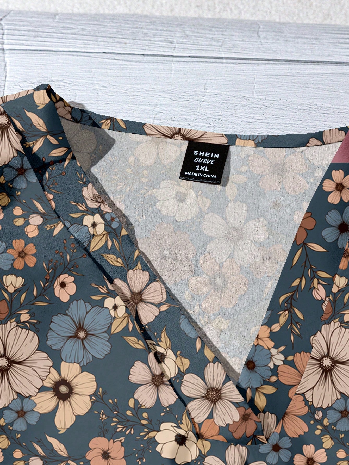 LUNE Plus Size Women V-Neck Floral Print Casual Minimalist Shirt, Suitable For Summer Fall