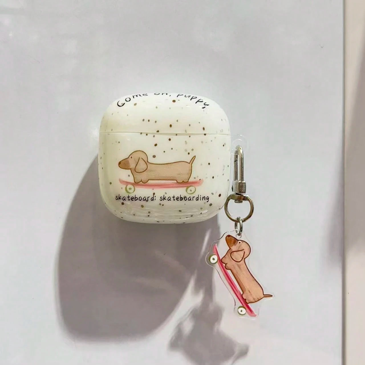 Minimalist Ink Splatter Skateboard Dachshund + Pendant Protective Case Compatible With Huawei FreeBuds6i, FreeBuds SE2/SE3, FreeClip-2, Korean Style Earphone Shell, Fashion Women's Earphone Case, Mini