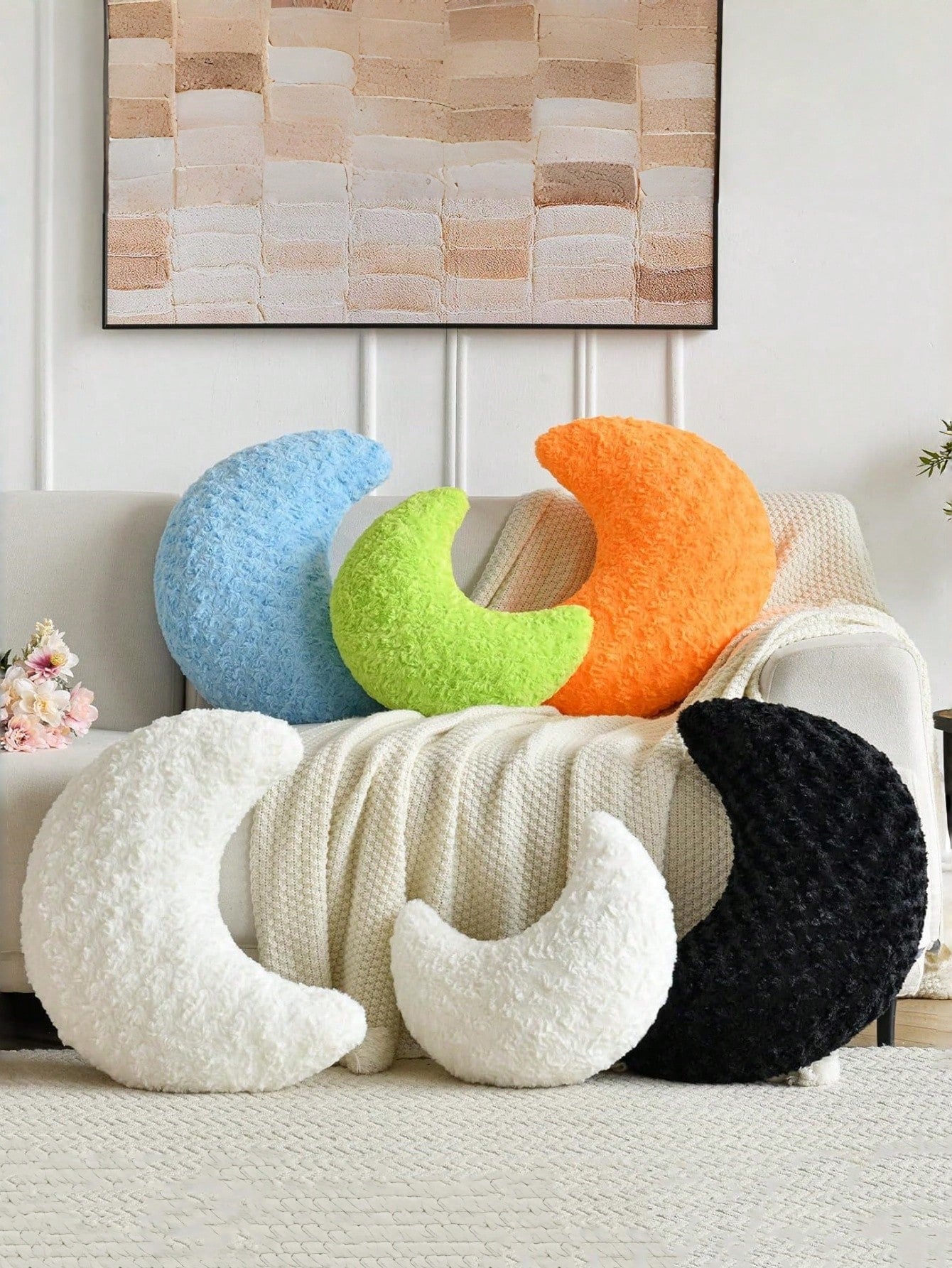 Moon-Shaped Decorative Pillow, Crafted From Soft And Comfortable Rose Velvet, Perfect For Bedrooms, Sofas, Beds, And Home Decor, An Ideal Gift For Family And Friends, Beige