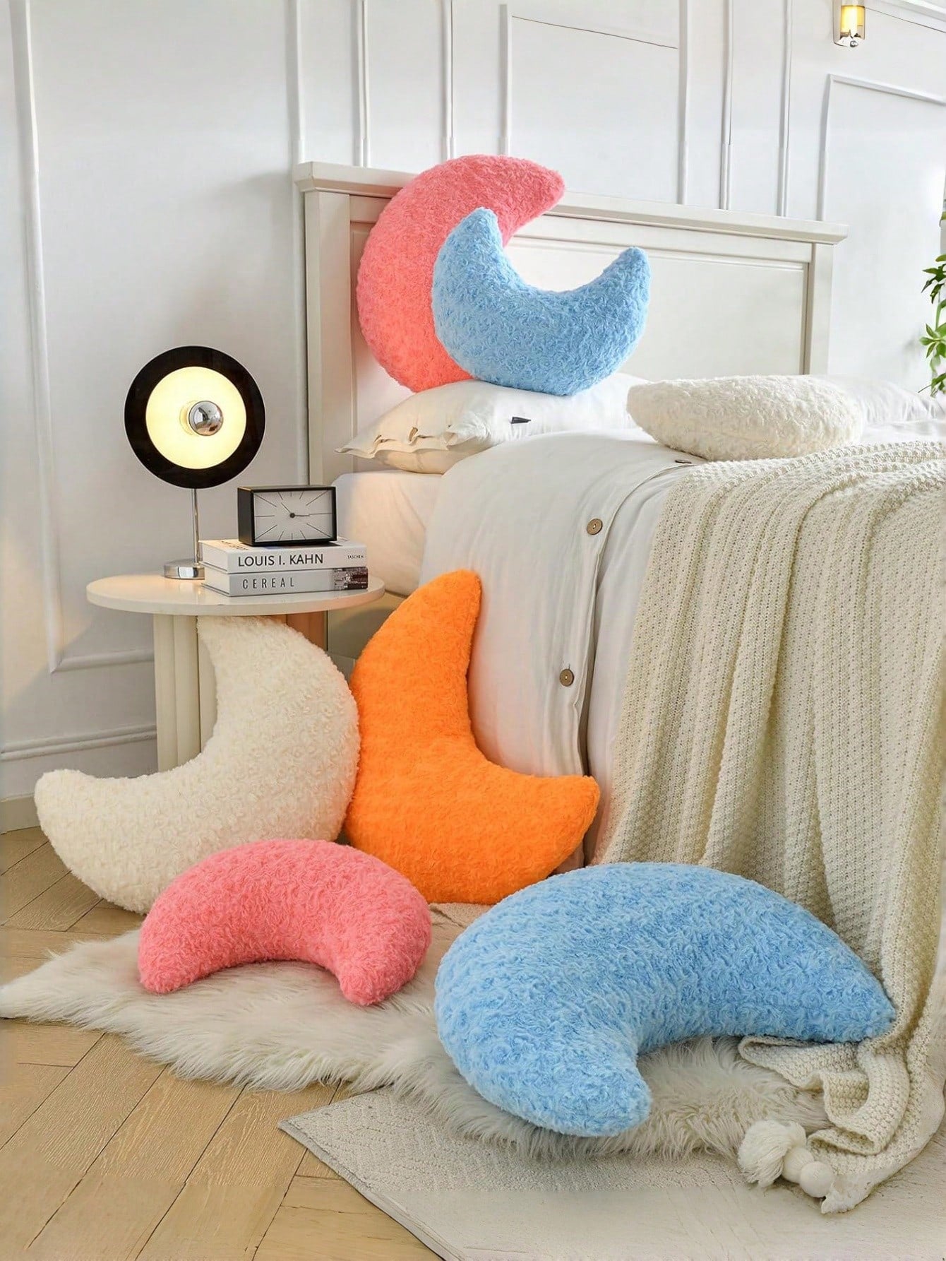 Moon-Shaped Decorative Pillow, Crafted From Soft And Comfortable Rose Velvet, Perfect For Bedrooms, Sofas, Beds, And Home Decor, An Ideal Gift For Family And Friends, Beige