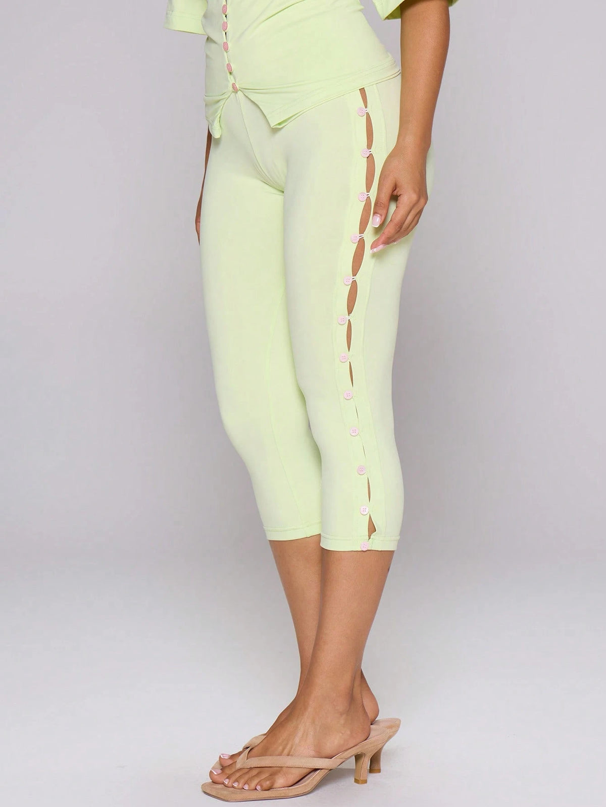 MUSERA Green Knitted Button Side Fitted Capri Pant