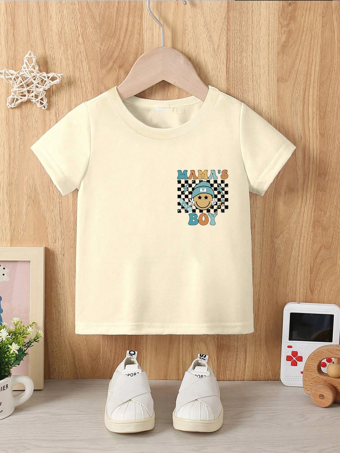 Playful Pals Baby Boy Casual Cute Checkered Face "MAMA'S BOY" Letter Print Short Sleeve Round Neck T-Shirt, Summer