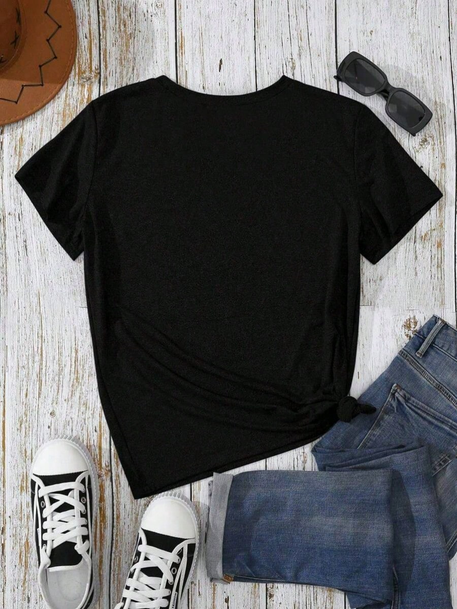 Plus Size Simple Printed Round Neck Short Sleeve T-Shirt, This Mama Prays Graphic Tee, Women Summer Top Comfortable Cotton T-Shirt