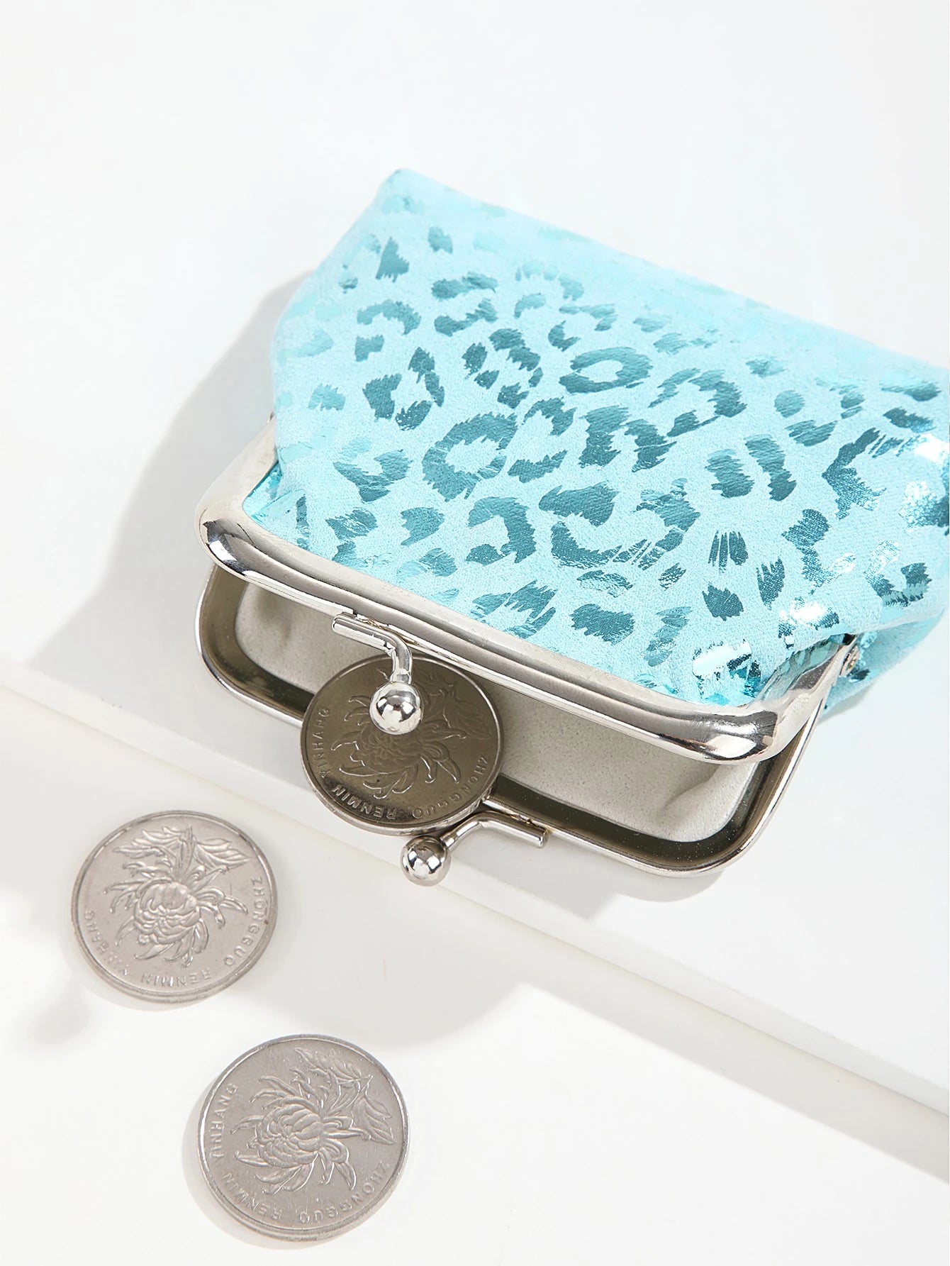 Polka Dot Perfection Women's Stylish & Versatile Kiss Lock Lightweight Cash ID Card Credit Card Portable Pocket Small Pocket Wallet Short Wallet Fashion Modern Travel For Birthday Gift Gift Anniversar