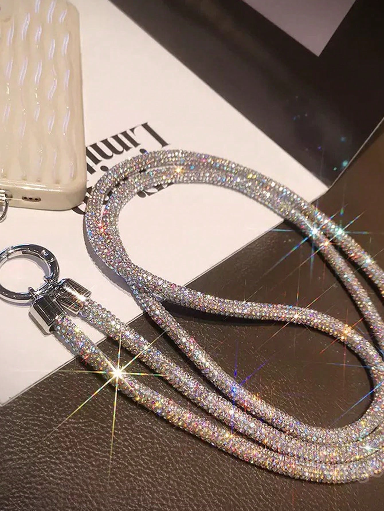 Premium Luxury Fully Rhinestone Diagonal Chain Bracelet Lanyard, Multi-Functional Fashionable Versatile Diagonal Strap Used As Both Phone Lanyard And Wrist Strap, Sturdy Anti-Drop Holder With Metal Cl