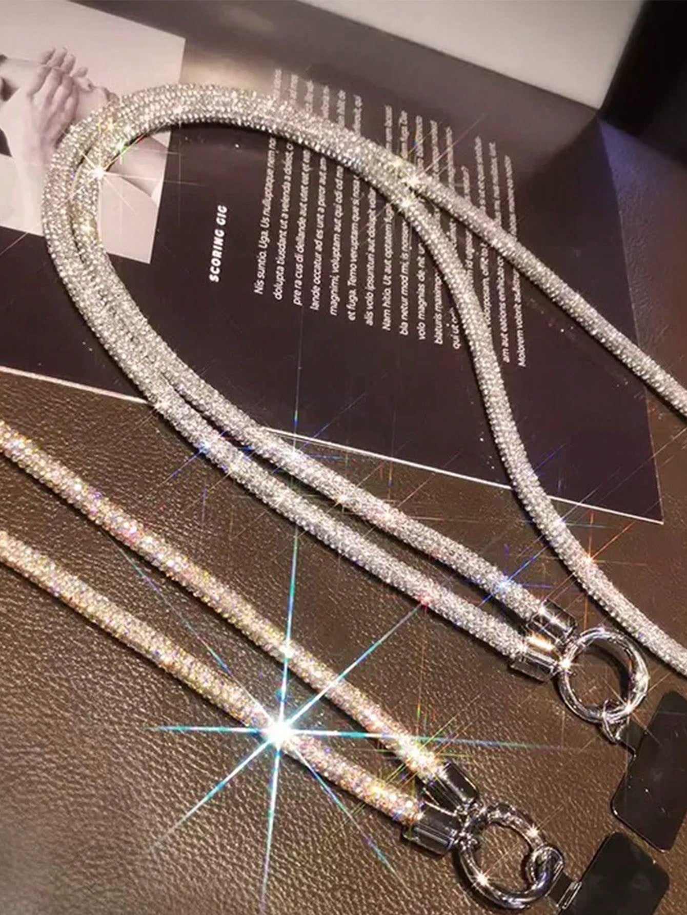 Premium Luxury Fully Rhinestone Diagonal Chain Bracelet Lanyard, Multi-Functional Fashionable Versatile Diagonal Strap Used As Both Phone Lanyard And Wrist Strap, Sturdy Anti-Drop Holder With Metal Cl
