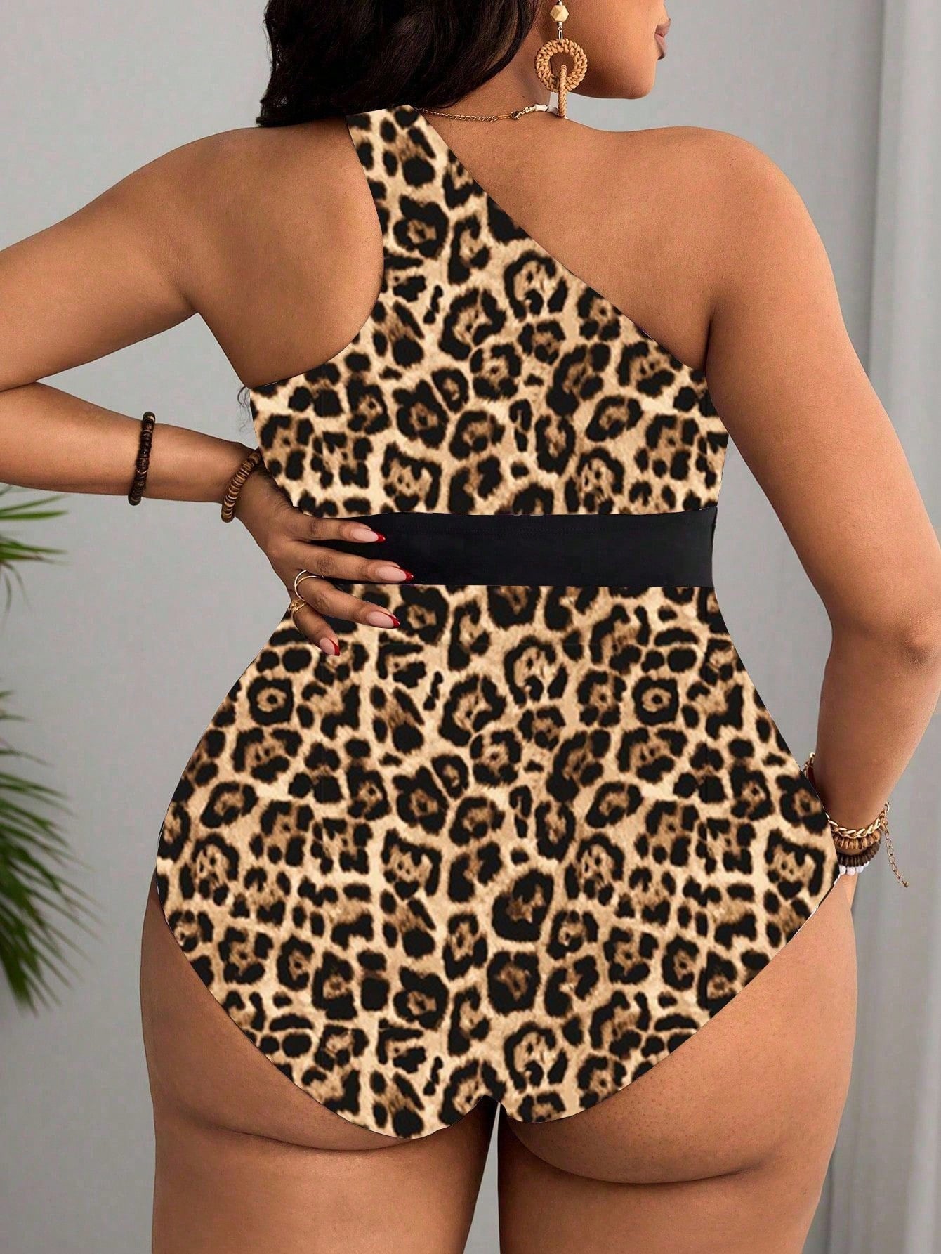 Slaydiva Plus Size Women Leopard Print Halter Metal Decor Sexy One-Piece Swimsuit For Summer Beach Vacation