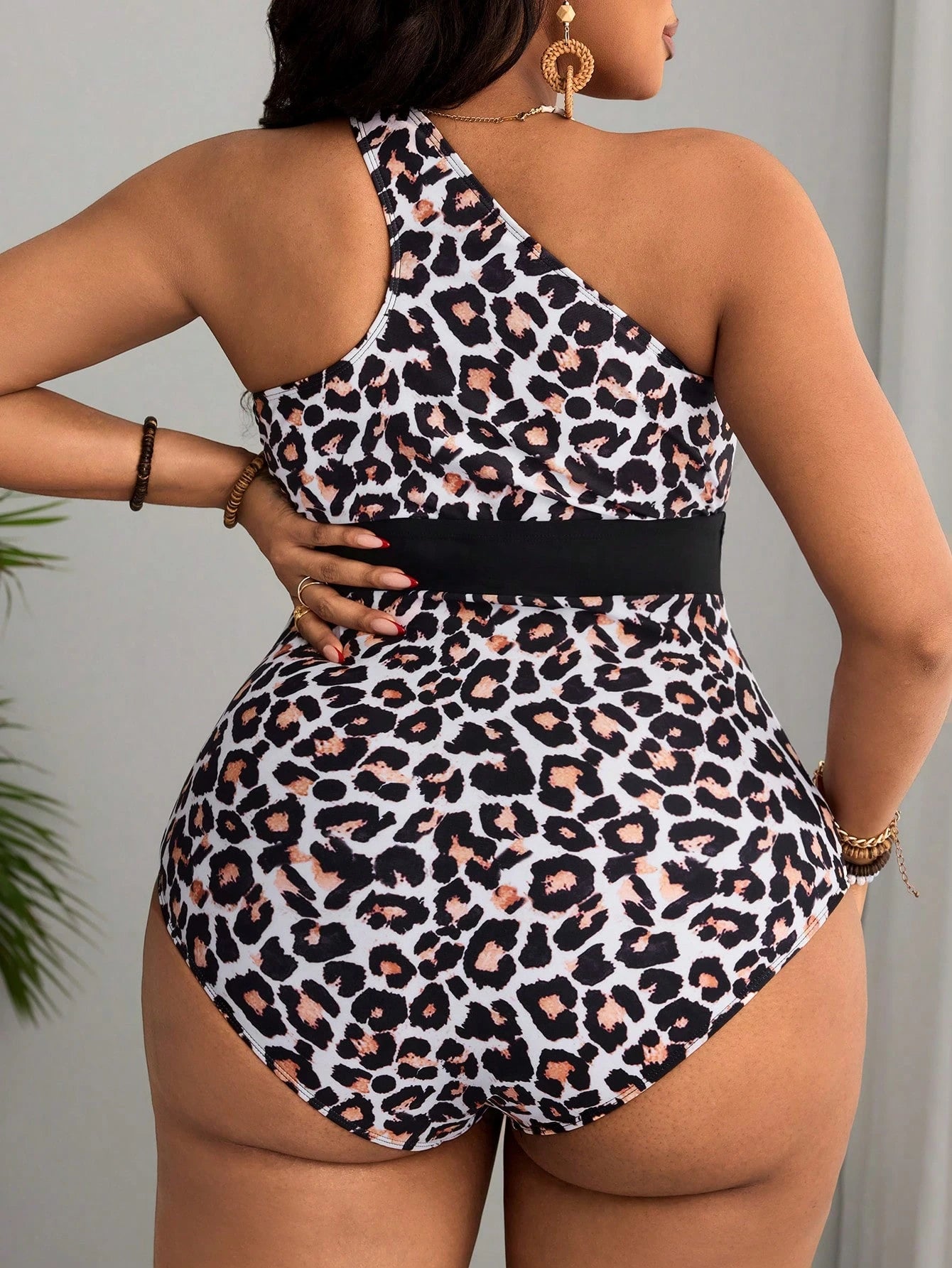 Slaydiva Plus Size Women Leopard Print Halter Metal Decor Sexy One-Piece Swimsuit For Summer Beach Vacation