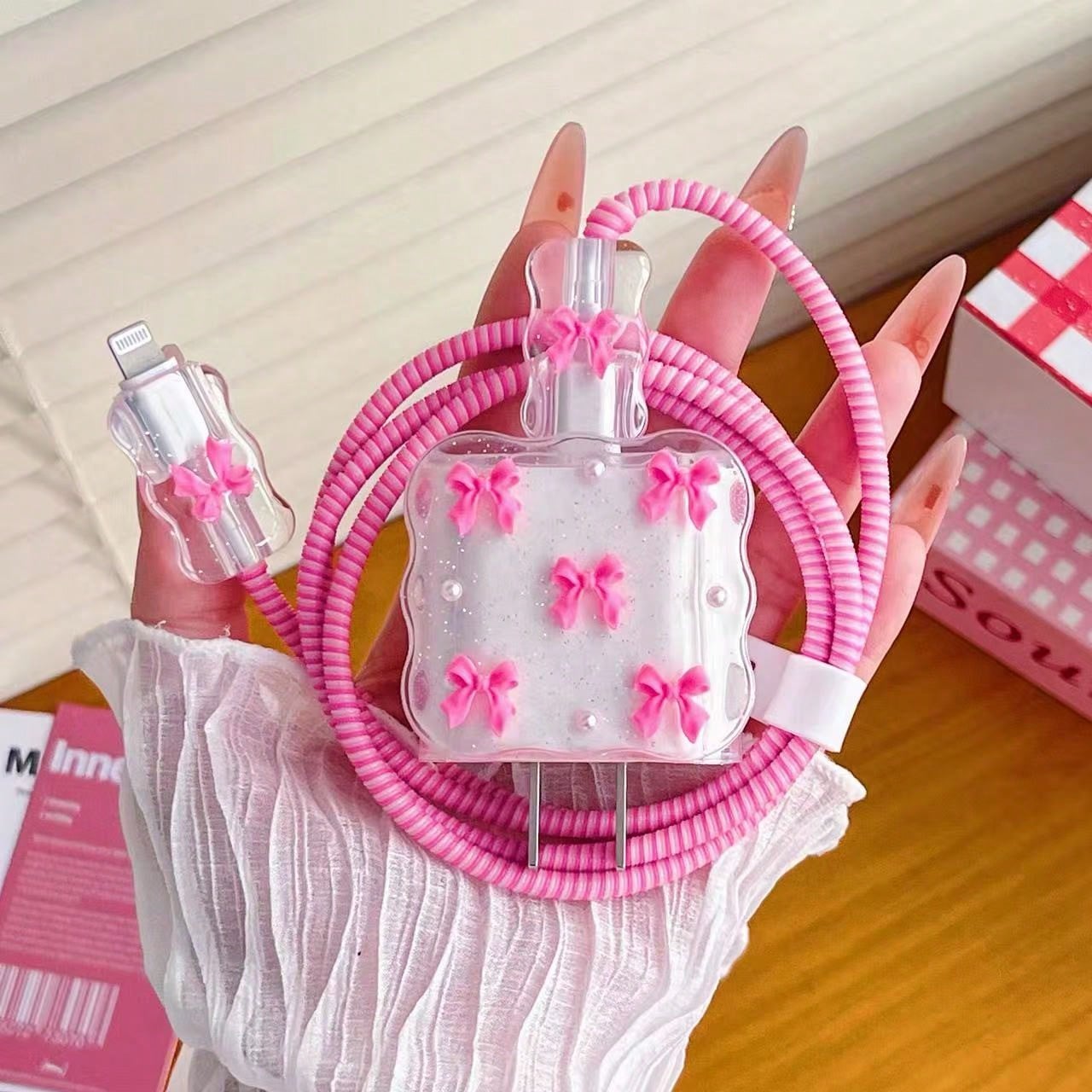 Small Light Pink/Black Bow/Gold Bow/Cherry And White Pearl Design Phone Charger Set 20W/18W, Charging Cable Protector, Charging Head Protective Case, Suitable Compatible With Apple 13/16/15/14 Charger