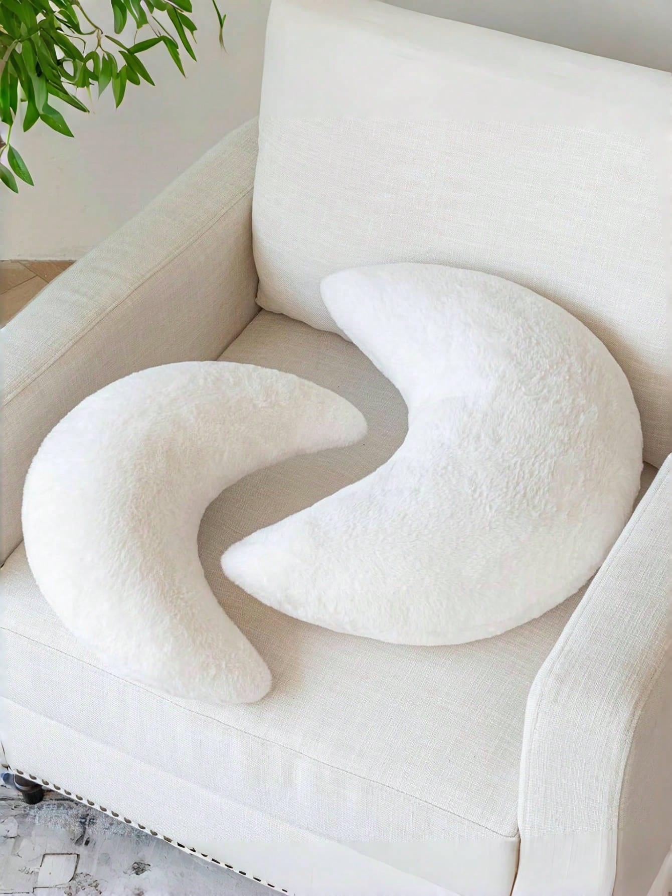 Soft Faux Fur Moon Shaped Decorative Throw Pillow, Suitable For Bedroom, Bed And Sofa, Easter Decor Cushion, Applicable For Spring Sofa, Bedroom, Living Room, Light Pink