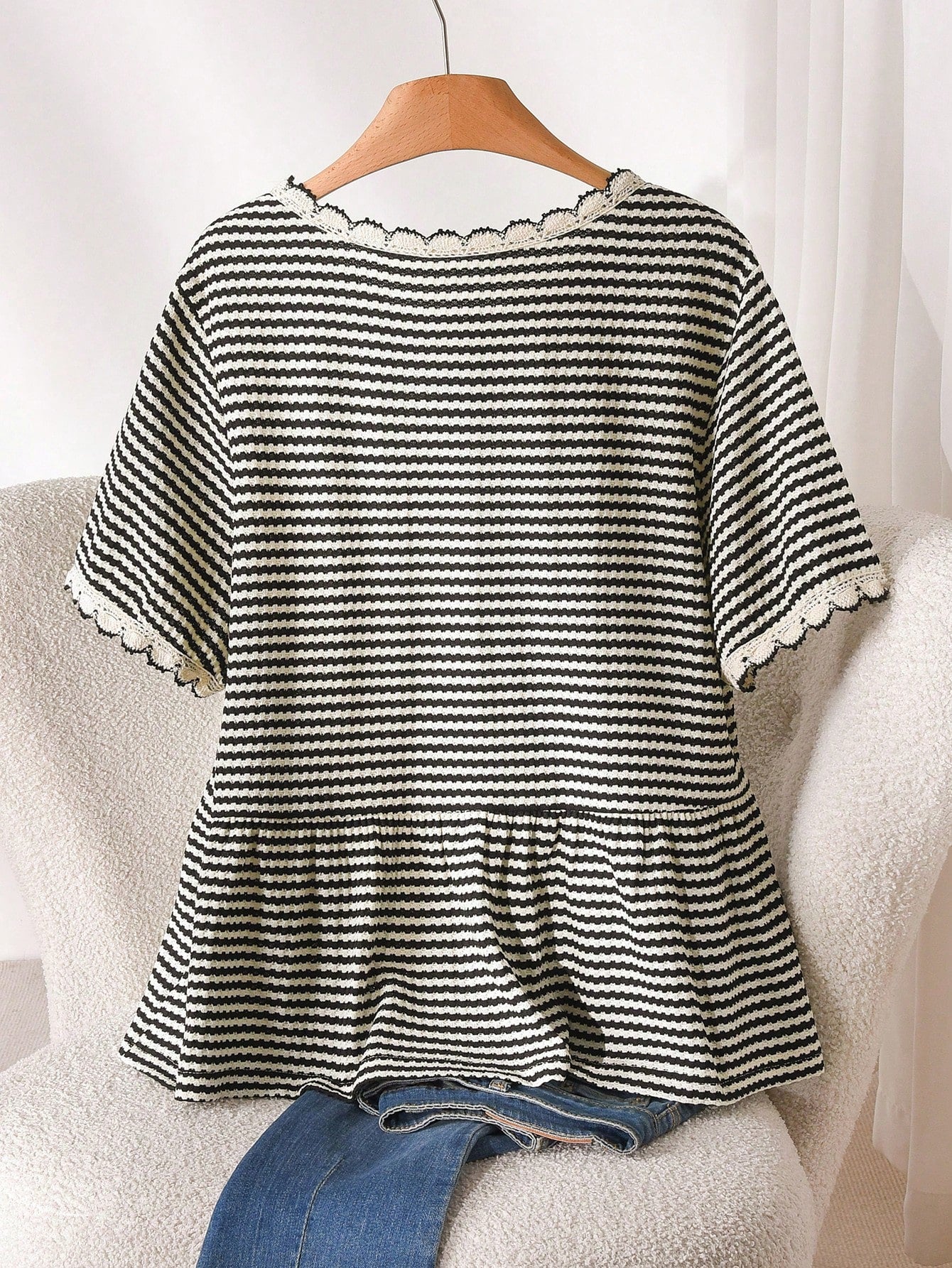 Story & Sage Women's Casual Elegant French Home T-Shirt, Spring/Summer Fitted Lace Patchwork Striped Dress Style Hem Black And White Checkered Short Sleeve Brunch