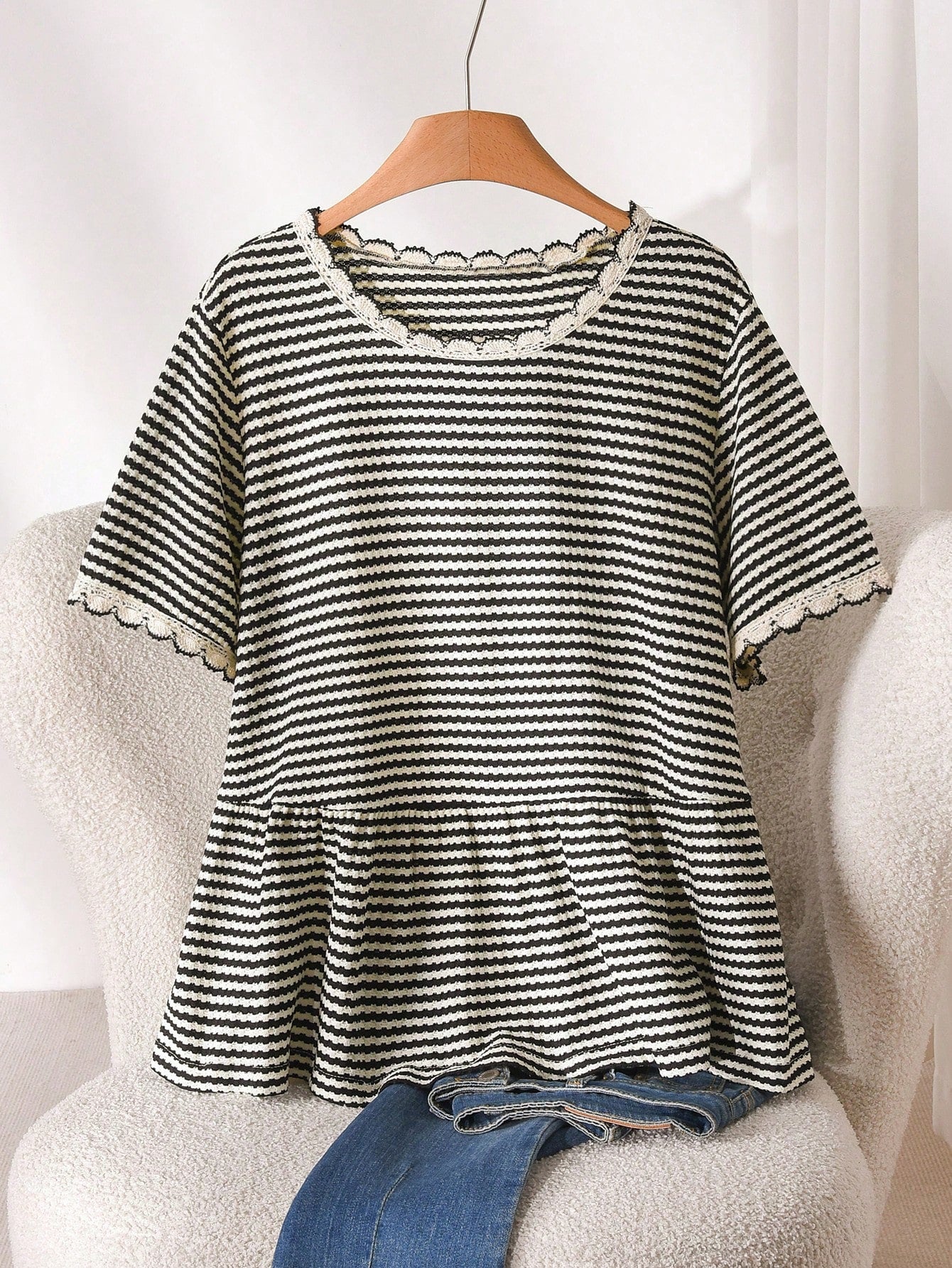 Story & Sage Women's Casual Elegant French Home T-Shirt, Spring/Summer Fitted Lace Patchwork Striped Dress Style Hem Black And White Checkered Short Sleeve Brunch