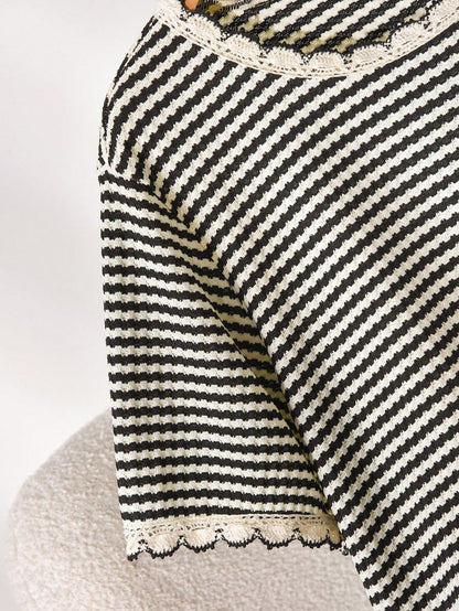 Story & Sage Women's Casual Elegant French Home T-Shirt, Spring/Summer Fitted Lace Patchwork Striped Dress Style Hem Black And White Checkered Short Sleeve Brunch