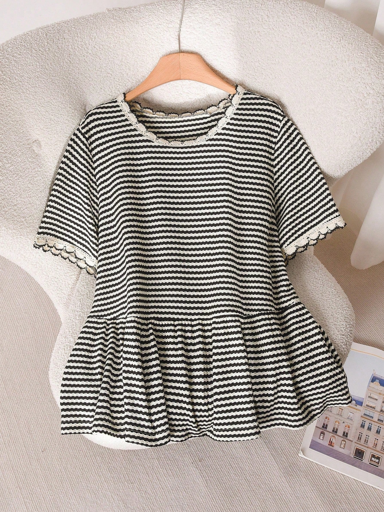 Story & Sage Women's Casual Elegant French Home T-Shirt, Spring/Summer Fitted Lace Patchwork Striped Dress Style Hem Black And White Checkered Short Sleeve Brunch