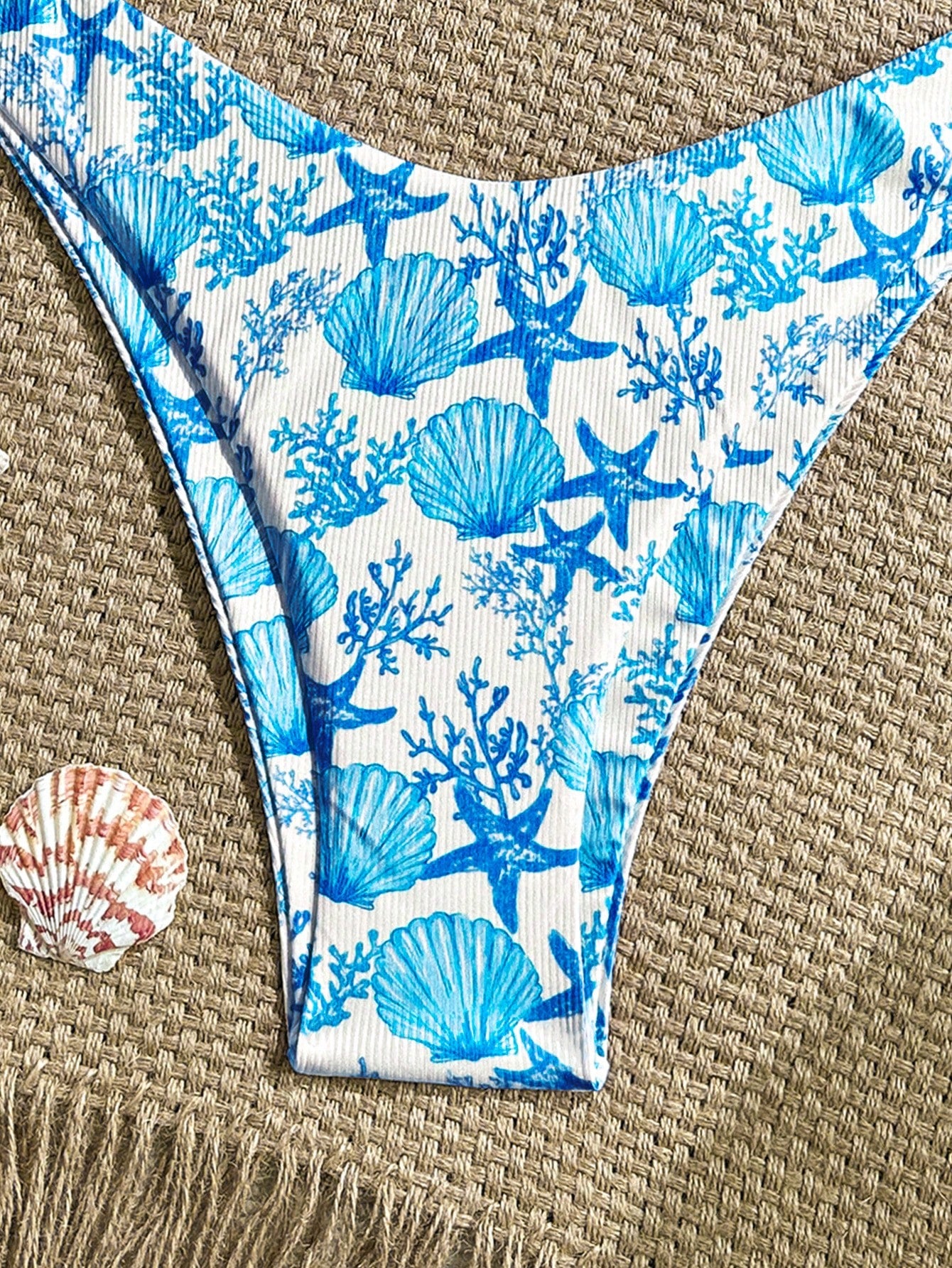 Swim Mod 2pcs/Set Blue And White Ribbed Texture Gold Shell Decor Halter Bra Triangle Bikini Top And High Cut Swimsuit,Summer Casual Holiday Pool Party Vacation
