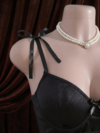 The Lady's Sexy Lingerie Set, With Bow-Shaped Shoulder Straps, Adjustable Waistband And Lace Patchwork, Paired With Fishnet Stockings, Is Extremely