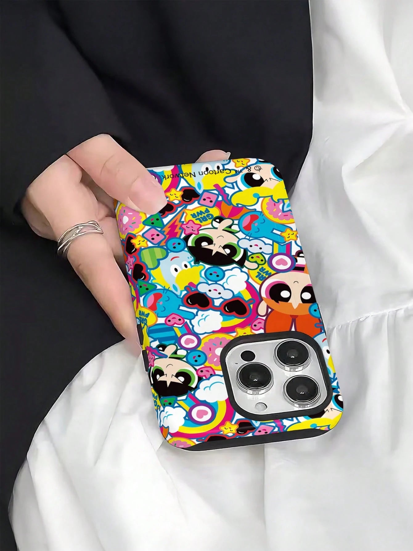 THE POWERPUFF GIRLS X This Powerpuff Girls 2-In-1 Film Phone Case Is Made Of TPU+PC Material, Offering A Shockproof Frosted Feel. The Finely Printed Pattern Effectively Protects Your Apple 14/15