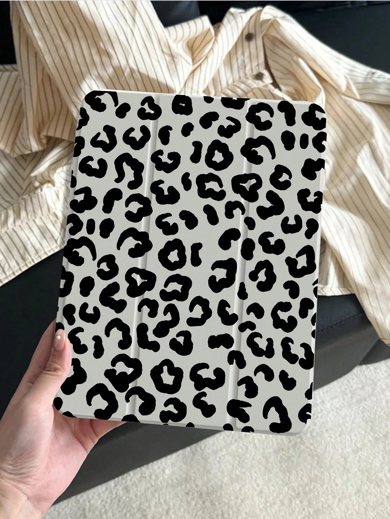 This Elegant And Cute Black Leopard Print Double-Sided Acrylic Crystal Clear Back Shockproof Cover With Shock-Proof Function Is Compatible With The 7th, 8th (10.2-Inch), And 10th Generation IPads. It