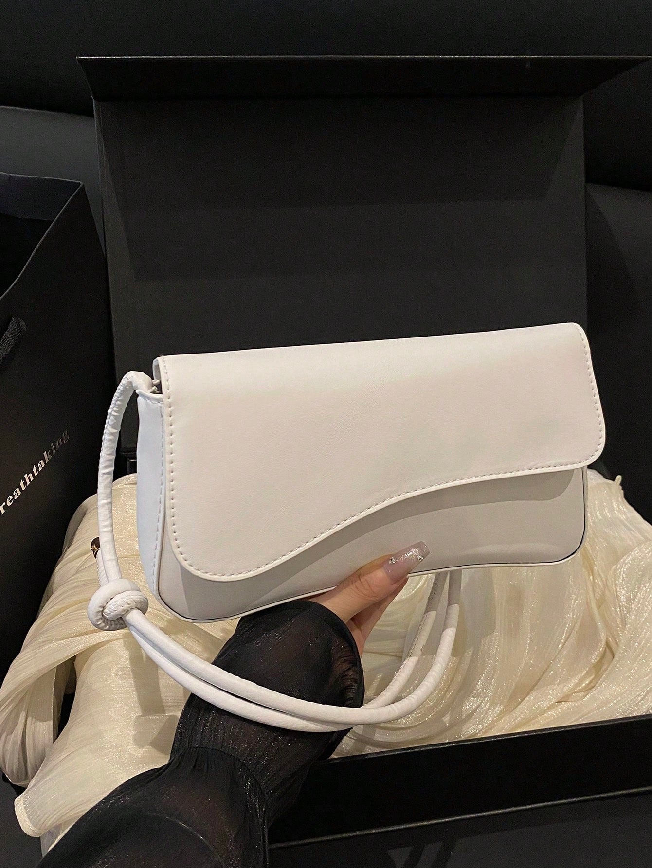This Fashionable Minimalist Bag Features Asymmetrical Flap And Adjustable Shoulder Strap Design, Suitable For Shopping And Carrying Wallet