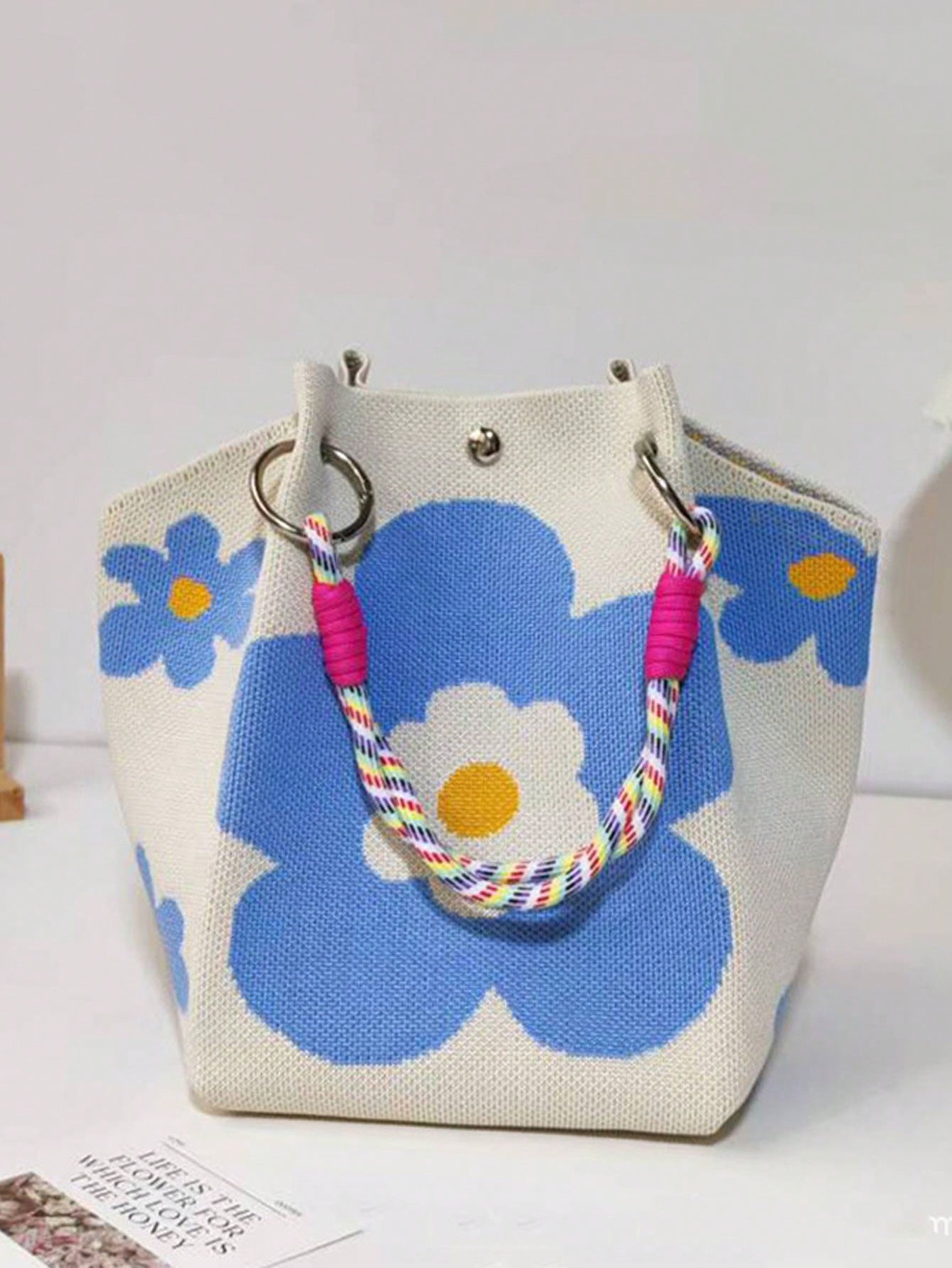 This Minimalist Style Polka Dot Tote Bag Features A Refined Texture And Metal Ring Decoration, Making It Perfect For Students, Professionals And Teachers. It Is An Ideal Choice For Commuting, Shopping