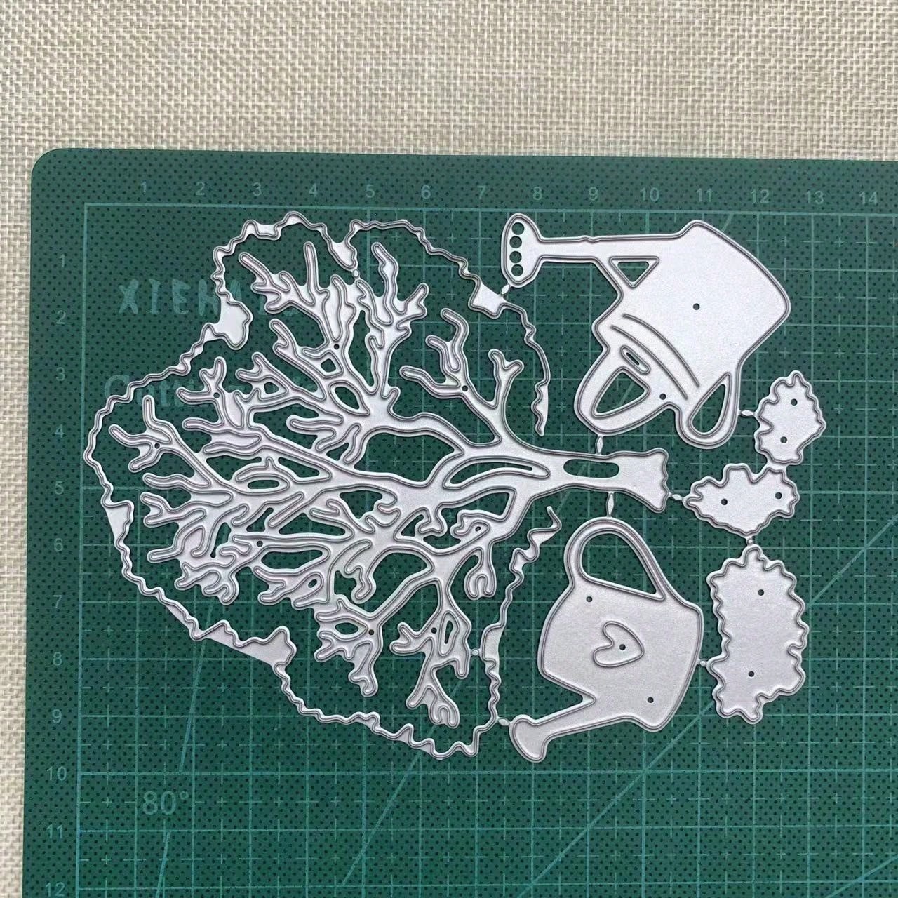 Tree-Shaped Metal Die-Cut Set, Tree And Watering Can Frame Cutting Molds, DIY Photo Decoration Templates, Embossed Paper Molds, Suitable For Scrapbooking And Card Making.