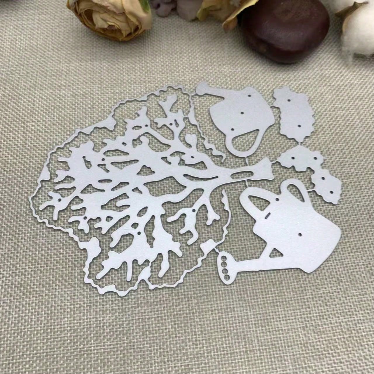 Tree-Shaped Metal Die-Cut Set, Tree And Watering Can Frame Cutting Molds, DIY Photo Decoration Templates, Embossed Paper Molds, Suitable For Scrapbooking And Card Making.