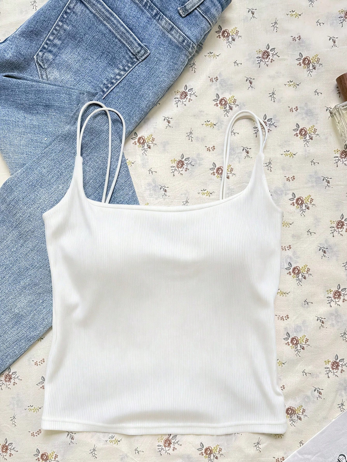 Tseoso 2 Packs Women's Ribbed Camisole Tops With Built-In Padded Bra,White And Pink,Summer,Casual,Everyday Versatile Tank Tops,Cozy Soft Girl Style For Gym