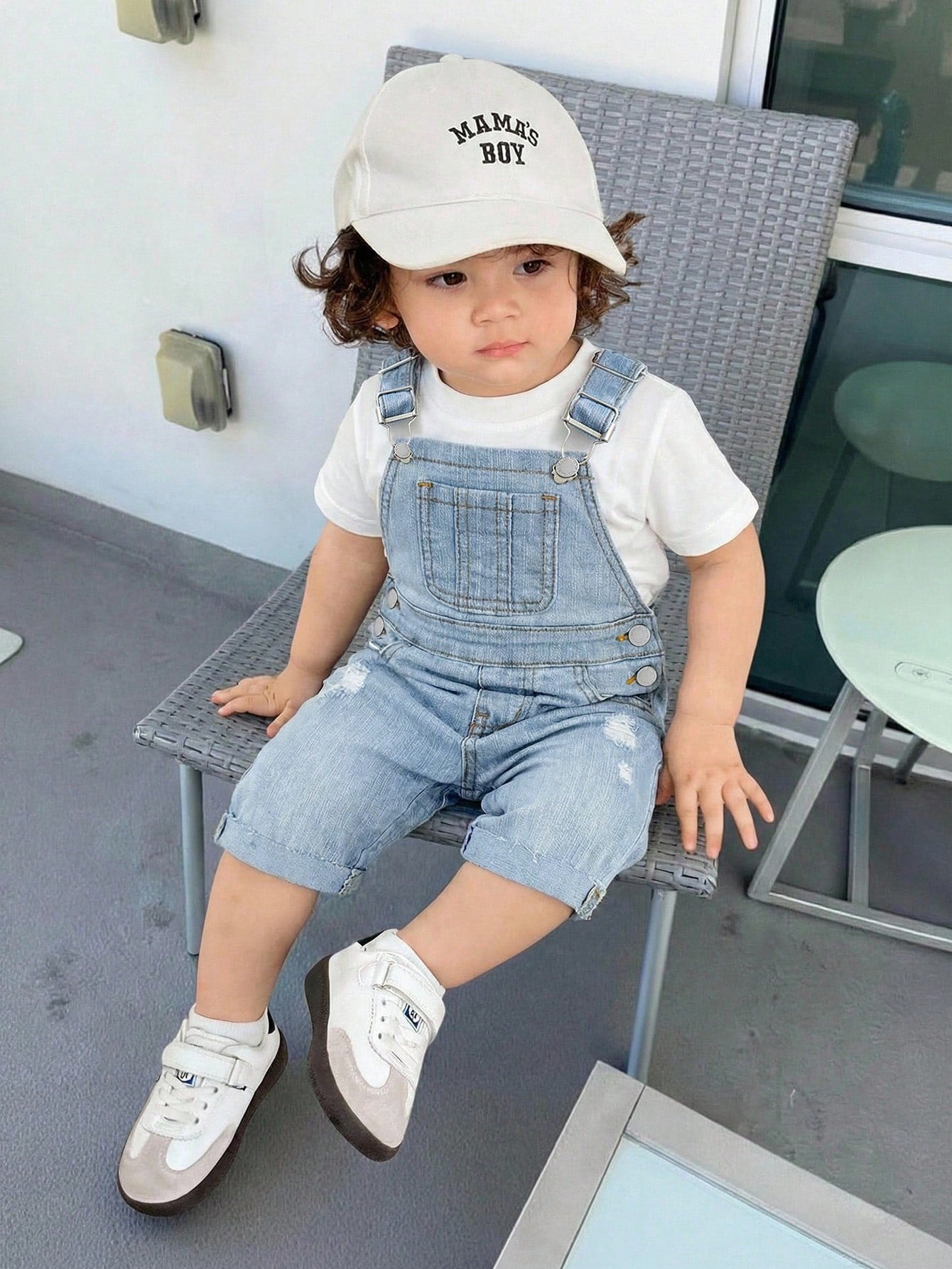 Unisex Baby/Toddler Light Blue Denim Bib Shorts With Rips, Suitable For Summer Outings And Vacations