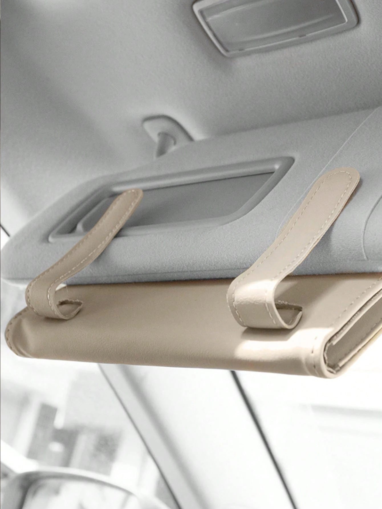 Universal Car Diamond Visor Tissue Box- Multi-Purpose Storage, Can Store Sunglasses, Masks And Other Items, Durable PU Leather, Soft Lining, Hook And Loop Closure, Back Clip Installation, Seat Back C