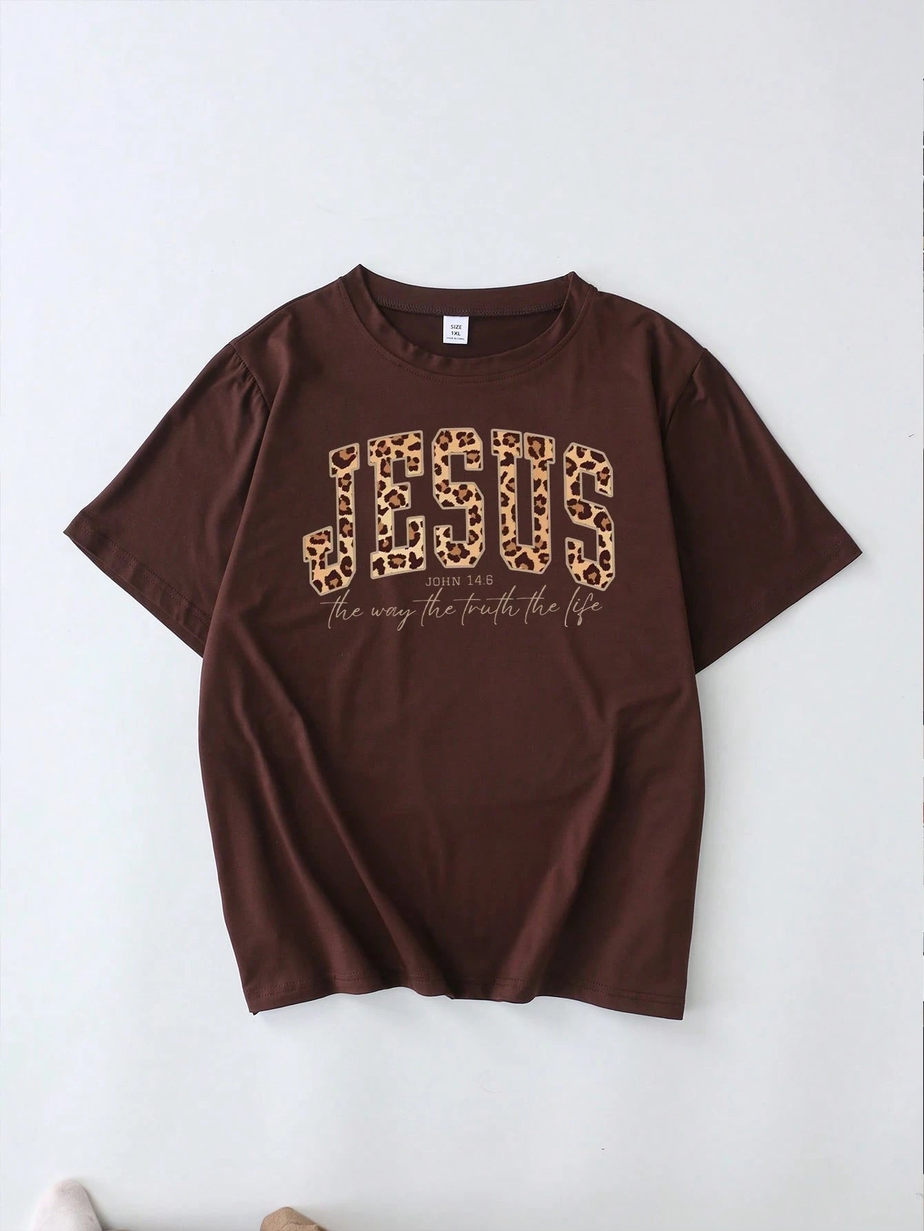 Vintage Leopard Print Jesus Faith Pattern Round Neck T-Shirt, Plus Size Women's Casual Summer Top, Fashion Print Short Sleeve. Suitable For Summer Vacation, Beach Vacation, Spring Wear, Valentine's Da