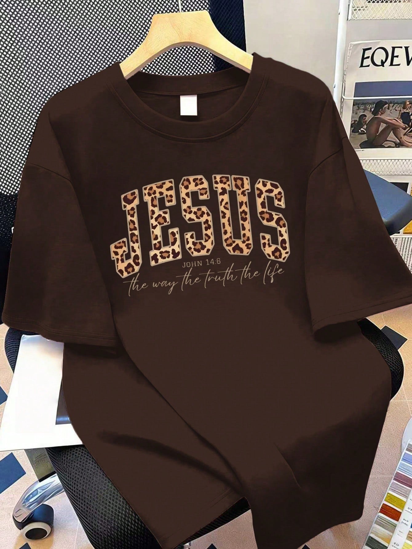 Vintage Leopard Print Jesus Faith Pattern Round Neck T-Shirt, Plus Size Women's Casual Summer Top, Fashion Print Short Sleeve. Suitable For Summer Vacation, Beach Vacation, Spring Wear, Valentine's Da