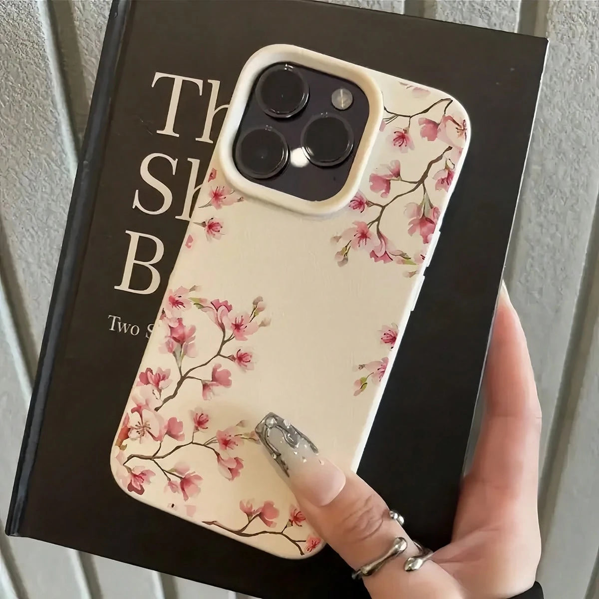 White Minimalist Leather Texture Pink Floral Flower Pattern Fashion 1pc Phone Case, Compatible With IPhone 16 Pro Max, 15/14 Plus, 13, 12, 11 Protective Cover Waterproof Shockproof Anti-Fall Scratch R