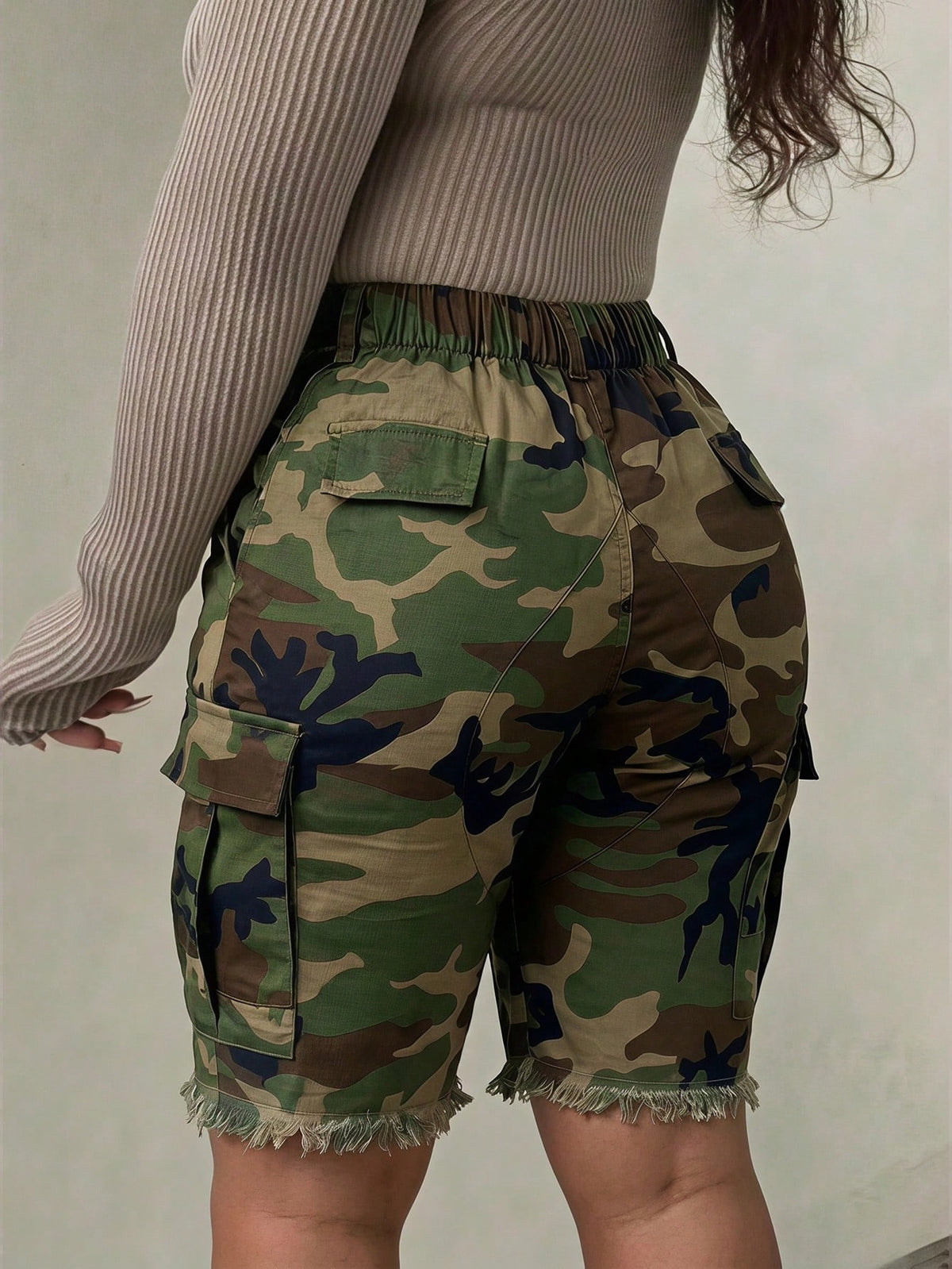 Women's Camouflage Elastic Waist Cargo Shorts, Casual Raw Hem Streetwear Mini Bottoms, Y2K & Everyday Outfits