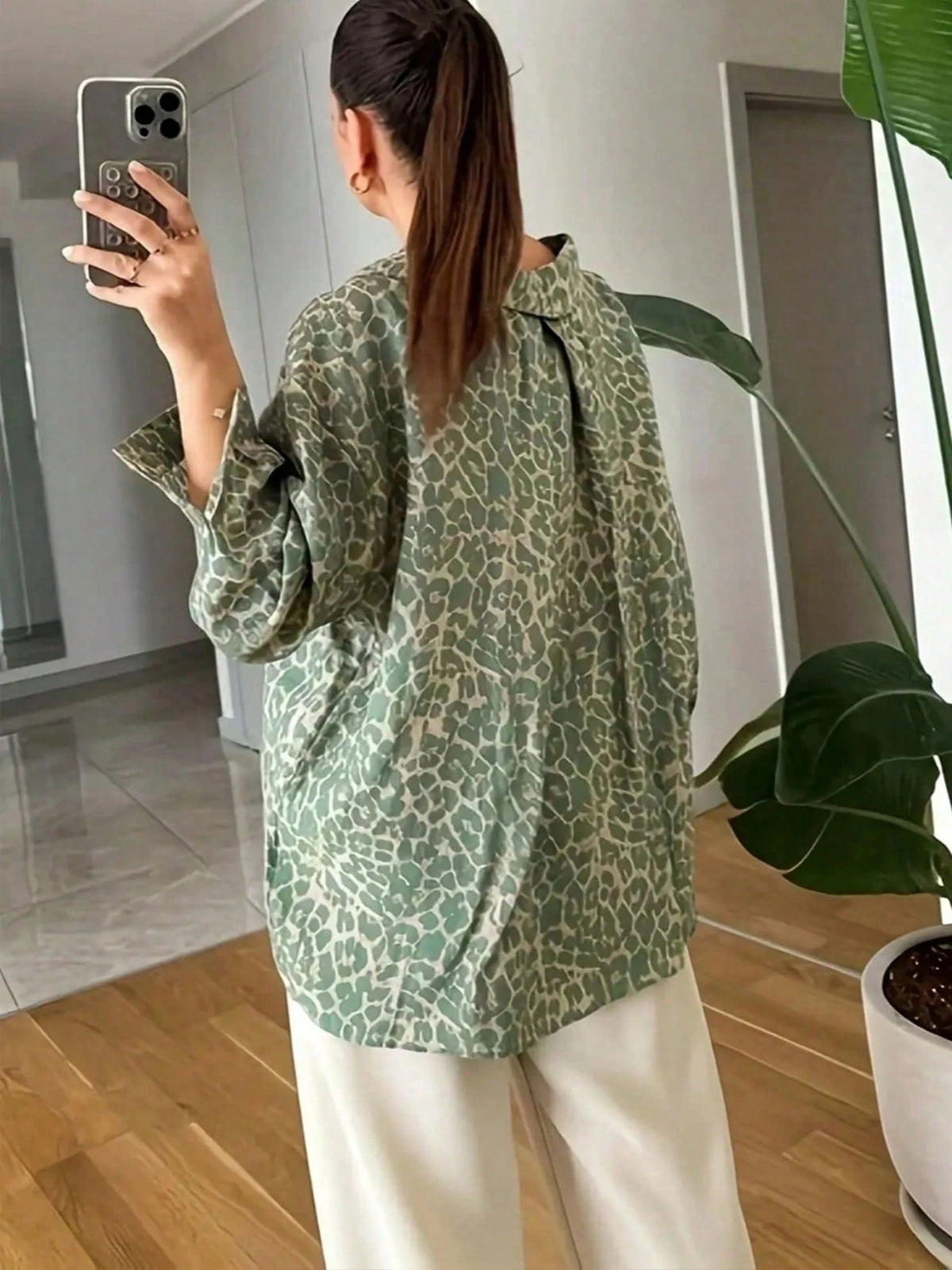 Women's Green Leopard Print Casual Shirt With Pocket & Button Decor, Long Sleeve Top Suitable For Spring And Autumn
