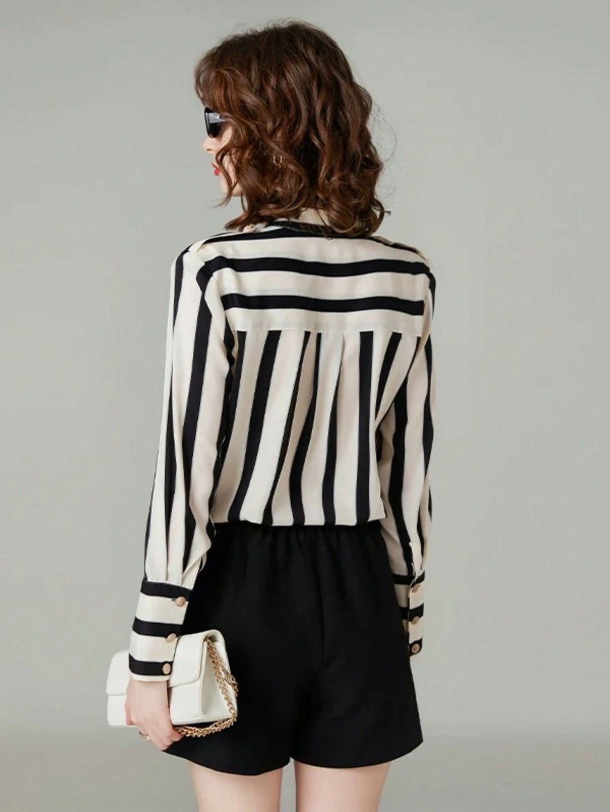 Women's Summer/Early Autumn Vertical Striped Shirt, V-Neck Long Sleeve Blouse, Elegant French Style Commuter Top Spring