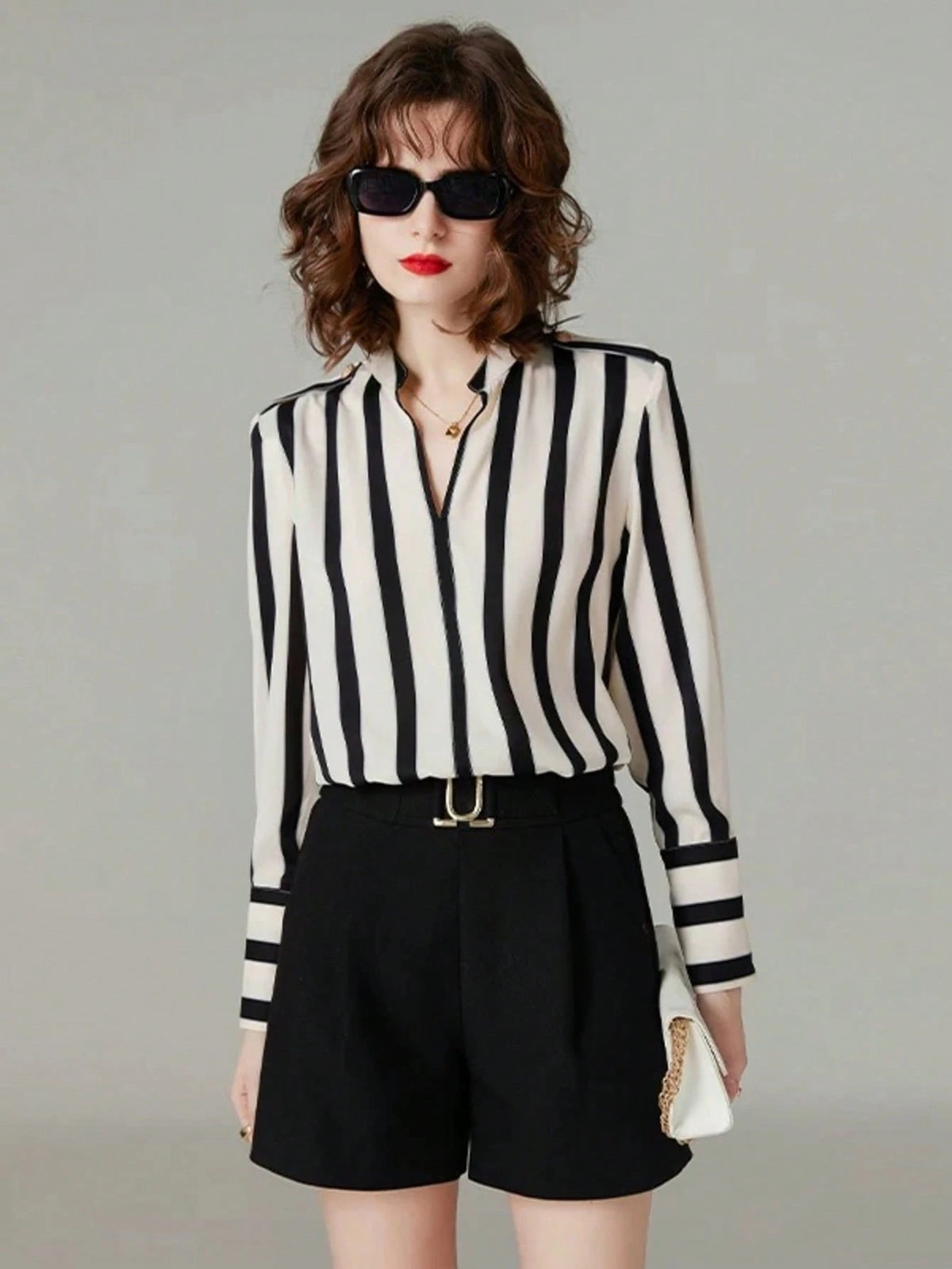 Women's Summer/Early Autumn Vertical Striped Shirt, V-Neck Long Sleeve Blouse, Elegant French Style Commuter Top Spring