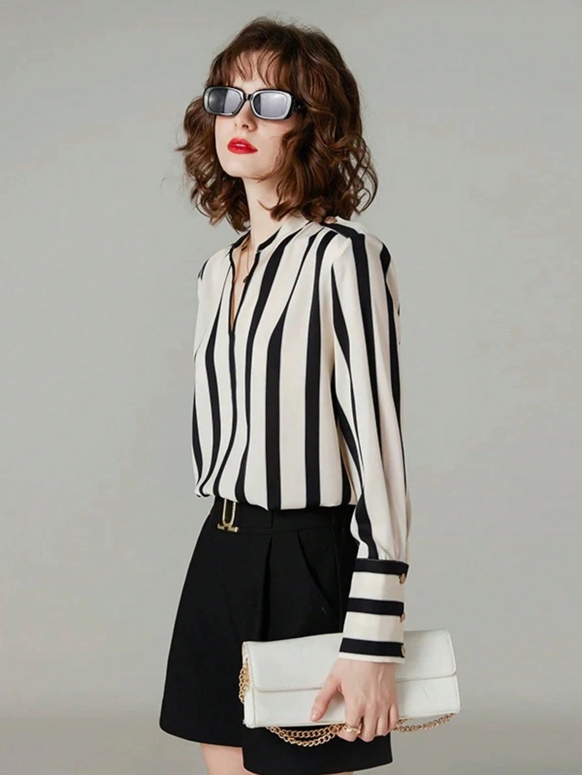 Women's Summer/Early Autumn Vertical Striped Shirt, V-Neck Long Sleeve Blouse, Elegant French Style Commuter Top Spring