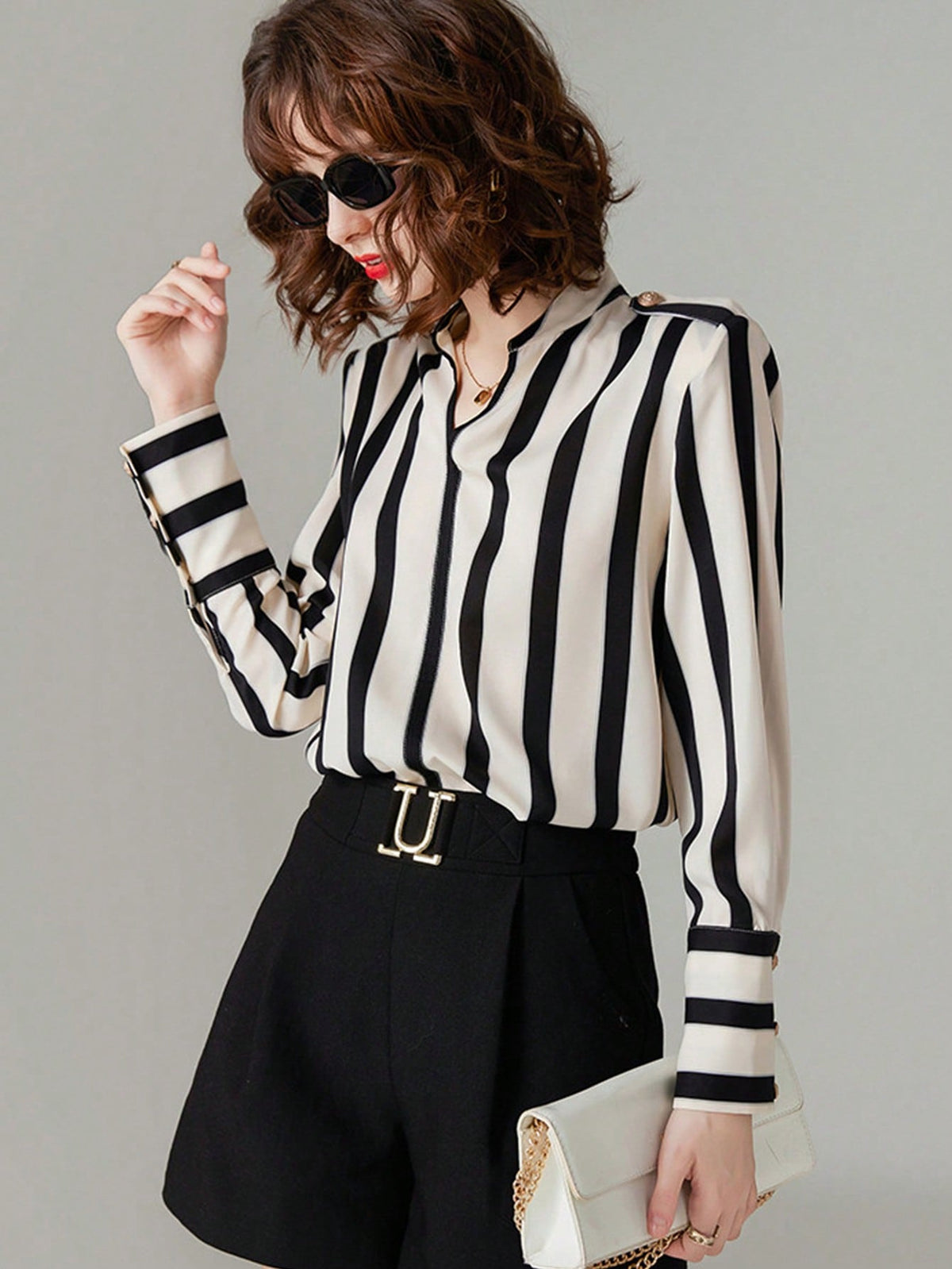 Women's Summer/Early Autumn Vertical Striped Shirt, V-Neck Long Sleeve Blouse, Elegant French Style Commuter Top Spring