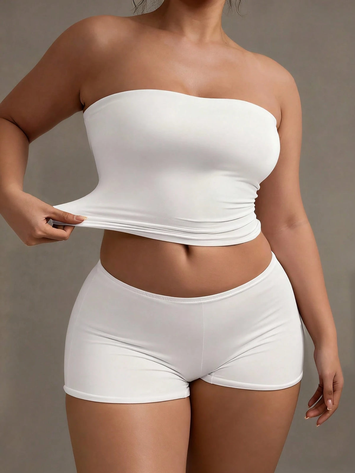 XLLAIS Sexy Strapless Basic Camisole, Fashionable Solid Color Elastic Fitted White Tube Top, Suitable For All Seasons Casual Summer, Clean Girl Aesthetic
