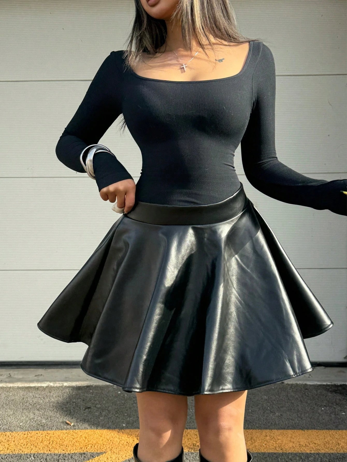 Y2K Streetwear Style PU Leather Pleated Black Flare Mini Skirt, High Waist Ruffle Hem, Women Party Dress Spring