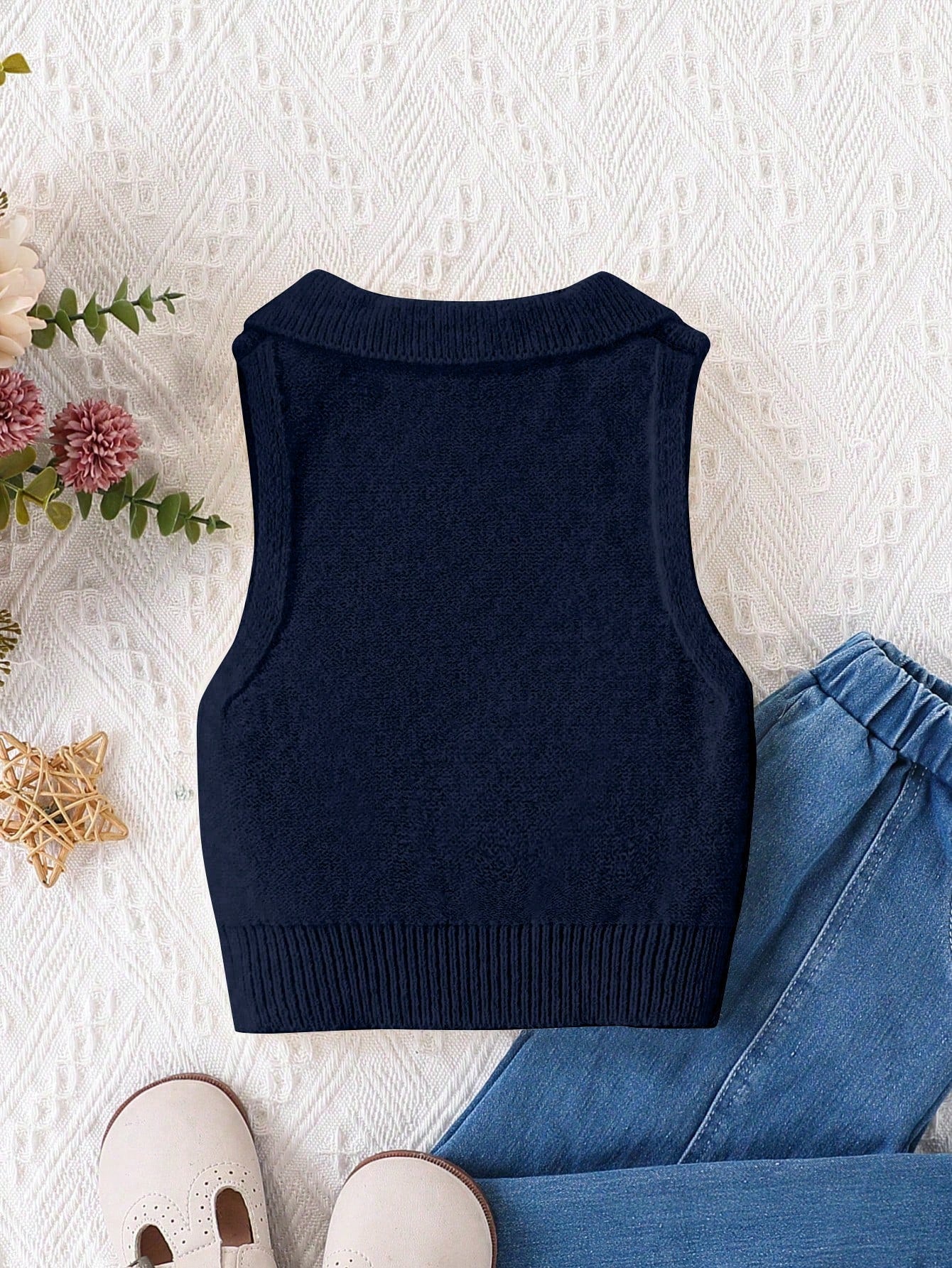 Young Girl Solid Color Sleeveless Knit Vest